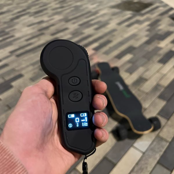 שלט עם צג לסקייטבורד חשמלי (דגם 4 פרו)